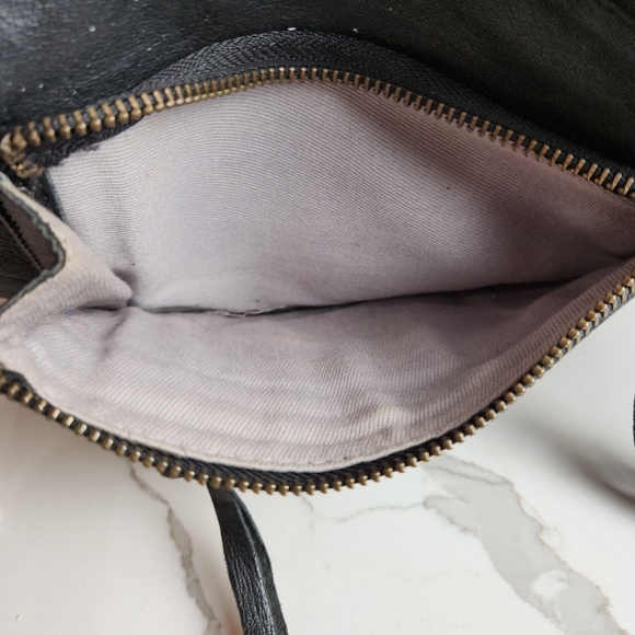 DAY & MOOD PERFECT SIZE BLACK LEATHER CROSSBODY BAG - Picture 8 of 8